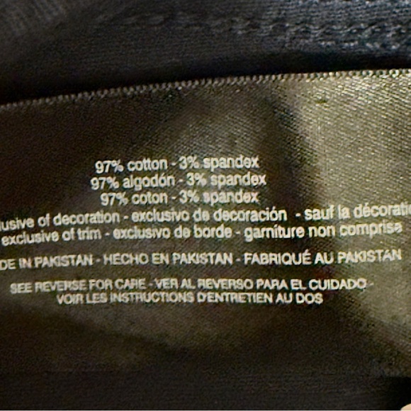 NEW Gloria Vanderbilt Women's Black Capris Size 8 ~ Perfect - Picture 6 of 13